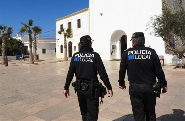 https://www.noticiasmallorca.es/imatges/fotosweb/2019/05/08/6338policia-ibiza.jpg