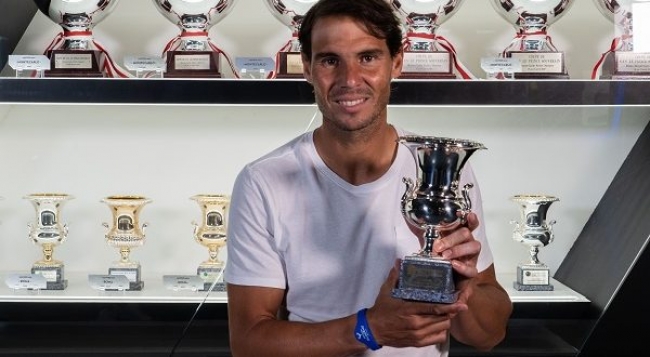Rafa Nadal deposita su noveno título en Roma en el Museo de su Academia