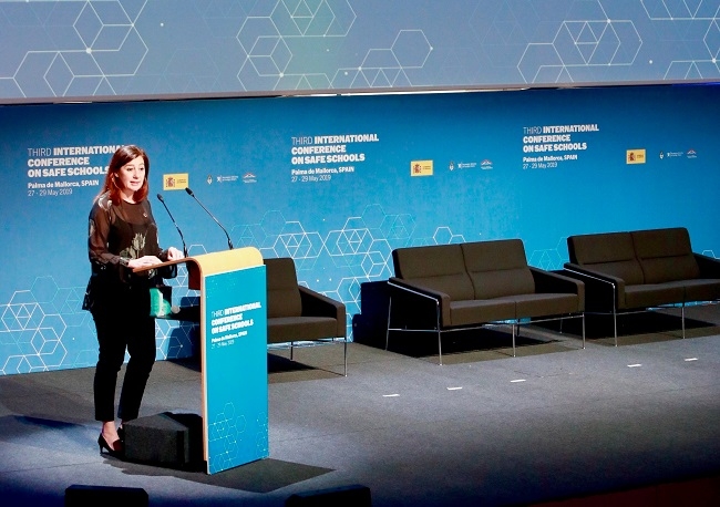 Armengol condena la doble discriminación que sufren las mujeres en zonas de conflicto bélico