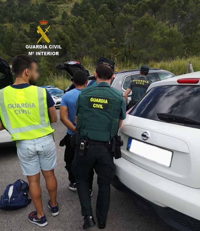 La Guardia Civil detiene a tres hombres por robo en interior de vehículos en los miradores de la Serra de Tramuntana
