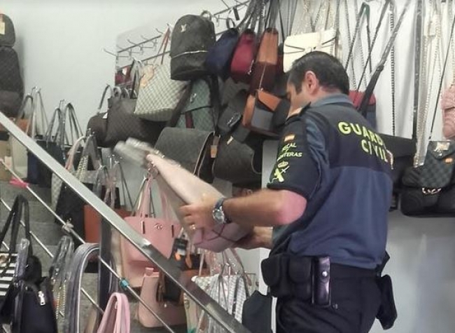 La Guardia Civil investiga a 12 personas por un supuesto delito contra la propiedad Industrial 
