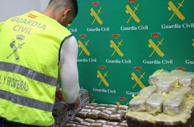 La Guardia Civil detiene a un hombre a su llegada al Puerto de Palma con 57 kilos de ‘polen de hachís’ 