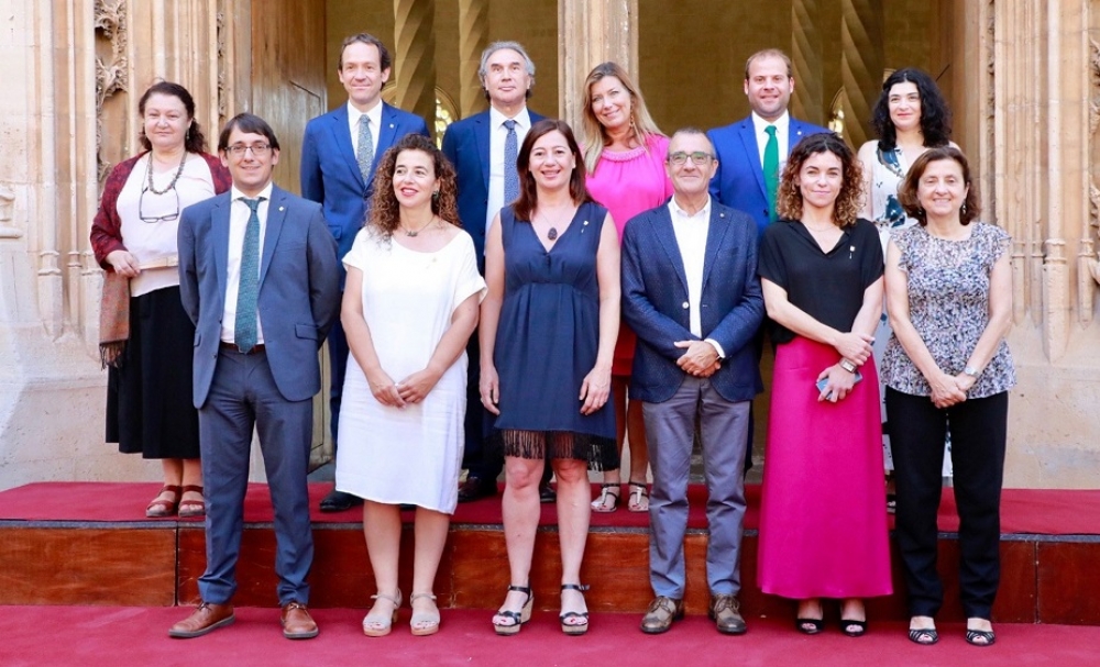 PP solicita el currículum y el certificado de conocimiento de catalán de todos los cargos y asesores del Govern