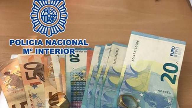 Detenida una pareja por sustraer oro durante dos años de un local donde ella trabajaba