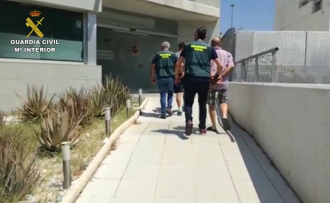 La Guardia Civil detiene a dos personas por quedarse con más de 200.000 euros de una anciana de 97 años