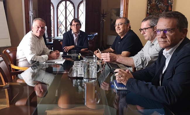 El conseller Negueruela y el alcalde de Calvià acuerdan una hoja de ruta para combatir el turismo de excesos
