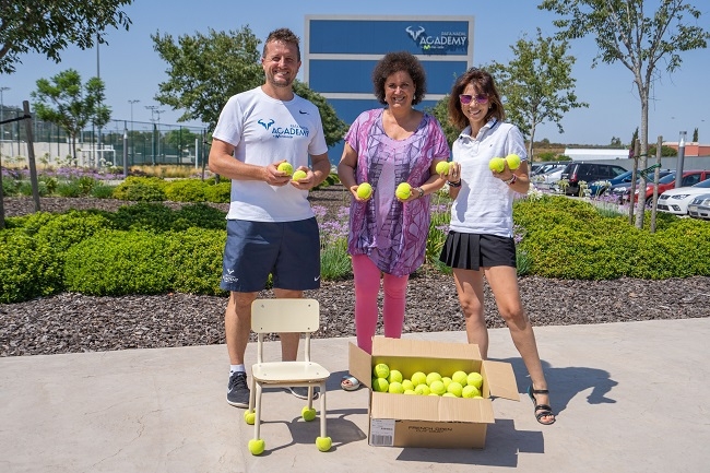 Rafa Nadal Academy by Movistar dona cuatro mil pelotas de tenis para impulsar el nuevo programa educativo 'Regálate un minuto de silencio'