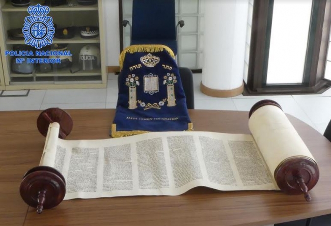 La Policía Nacional recupera un 'Libro Sagrado' de la comunidad Judía