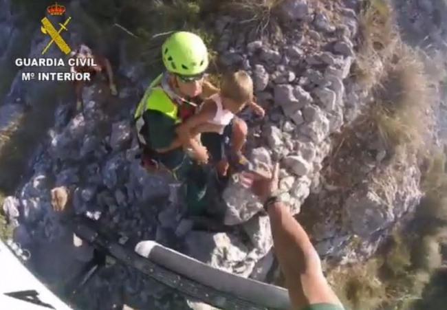 La Guardia Civil rescata a dos niños y a su familia perdidos en la Serra de Tramuntana 