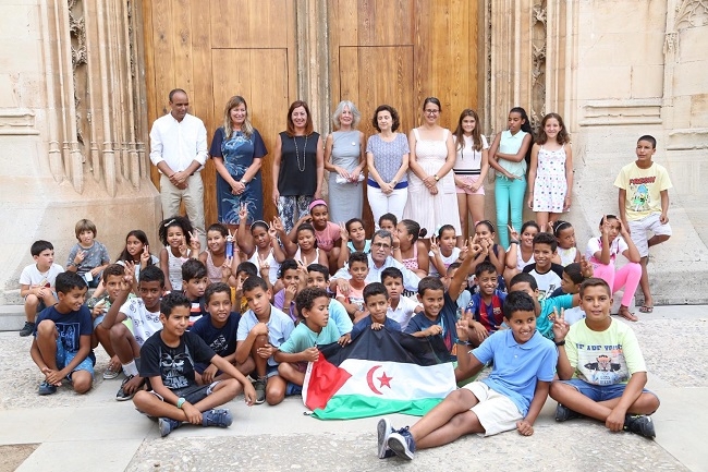 La presidenta Armengol recibe a los niños del programa “Vacances en pau 2019”