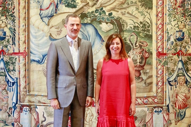 La presidenta Armengol en la audiencia con Su Majestad el Rey en el Palacio Real de La Almudaina