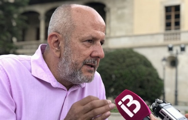 Miquel Ensenyat: 'Sánchez pretende tapar su incompetencia desmantelando nuestras competencias'