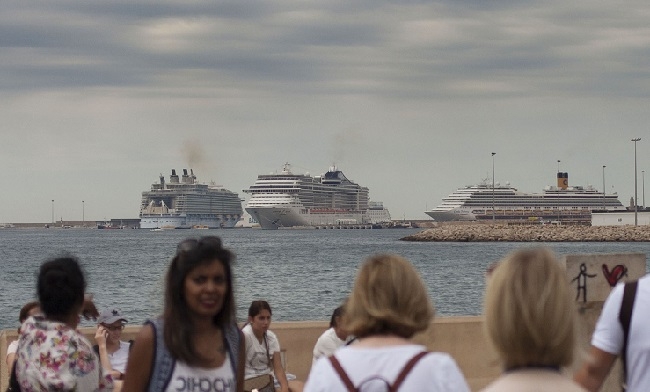 El Govern y las navieras alcanzan un acuerdo histórico para regular la llegada de cruceros a Palma