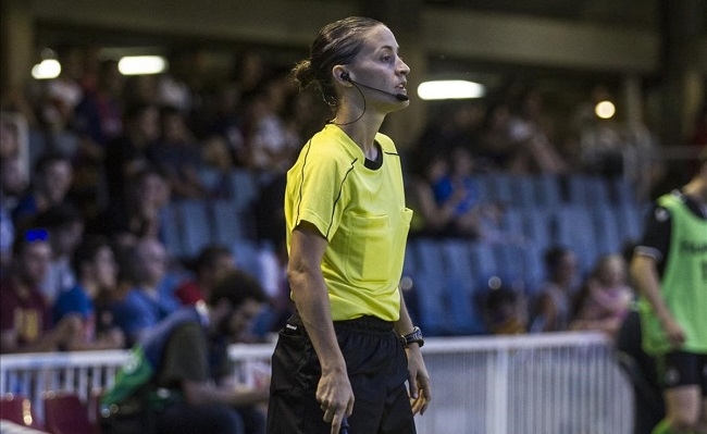 Debuta en Mallorca la primera árbitra asistente en fútbol masculino