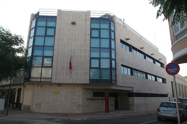 La Policía Nacional detiene a un hombre por cuatro robos con fuerza en Mahón