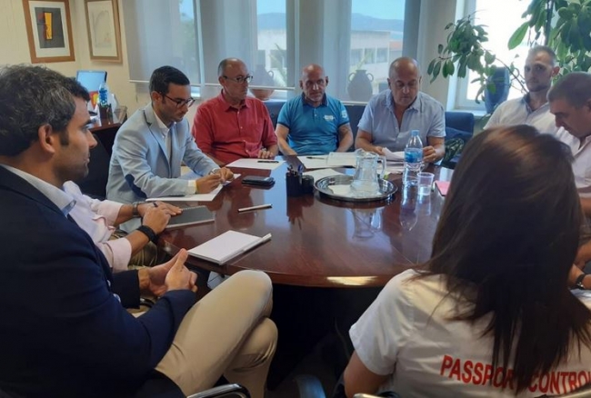 La Conselleria de Trabajo convoca a las partes a una reunión por el conflicto laboral de los controladores de pasaportes de Son Sant Joan