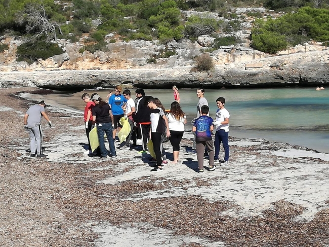 La lucha contra el plástico centro de las ayudas para la educación ambiental