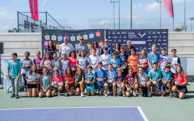 El futuro del tenis español pisa fuerte en el Rafa Nadal Tour by Mapfre