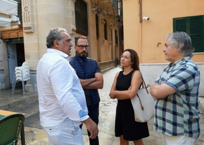 Cs Palma acude a la concentración a favor de las terrazas