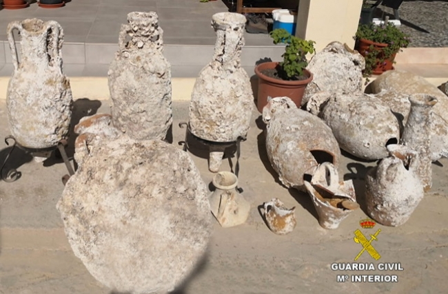 La Guardia Civil recupera más de 100 piezas históricas expoliadas de yacimientos subacuáticos de Formentera