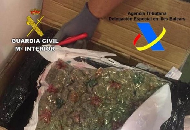 La Agencia Tributaria y la Guardia Civil incautan 13,2 kg de marihuana en una empresa de paquetería de Mallorca 
