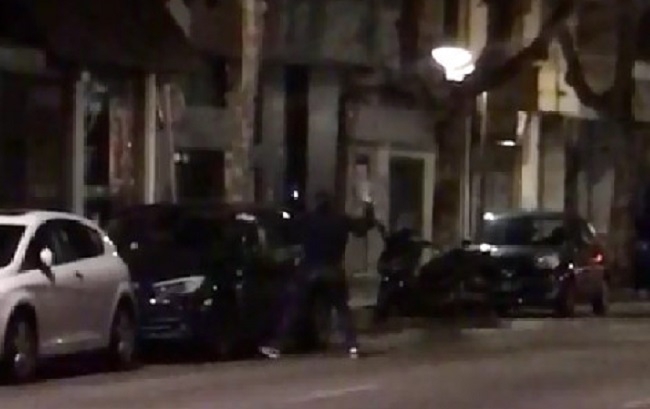 Policía Nacional y Policía Local de Palma detienen a un joven por un delito de daños en un vehículo