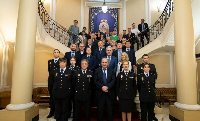 La Policía Nacional se reúne con diplomáticos de 20 países para impulsar el Plan Turismo Seguro