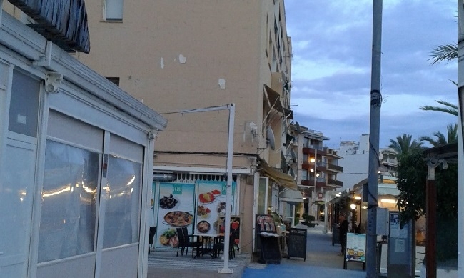 El GOB advierte que la concesión de los bares-restaurantes en la playa de Alcúdia podría ser nula si se otorgara