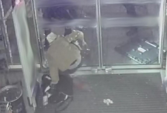 Detenido in fraganti por robo con fuerza un hombre en un local comercial