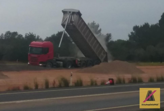 Los ecologistas denuncian que la autopista de Campos i Llucmajor es un vertedero de residuos en línea
