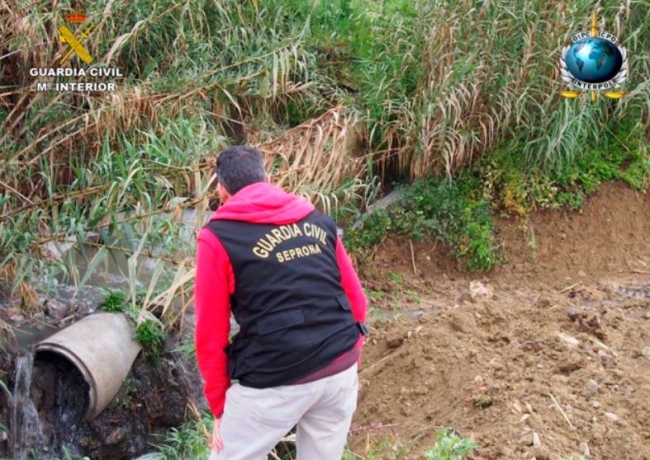 La Guardia Civil investiga a 46 personas por delitos vinculados a la contaminación marina y al tráfico de residuos