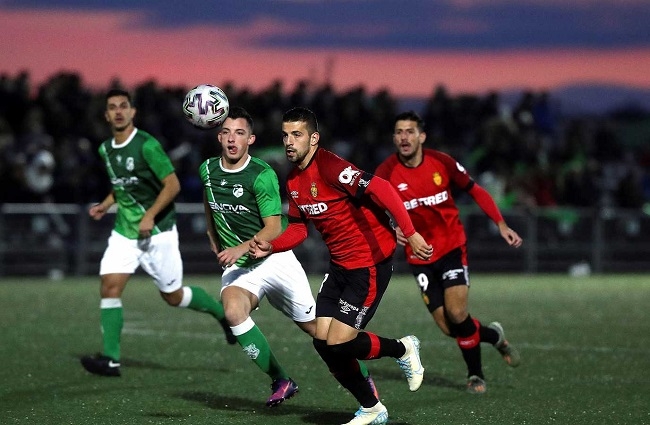 El Mallorca se mantiene en la Copa del Rey gracias al gol ante el Álamo en el último minuto