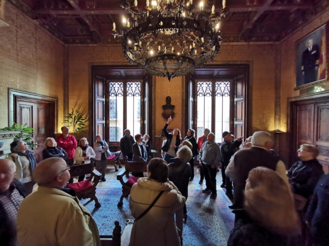 La presidenta Cladera inicia el ciclo de visitas guiadas al palacio del Consell