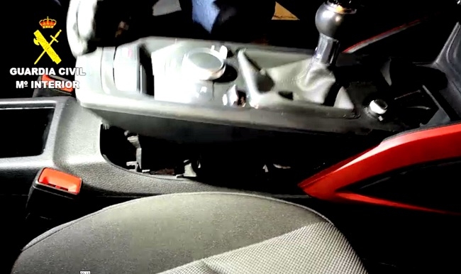 La Guardia Civil incauta en un control en el puerto de Alcudia 4 kilos de cocaína 