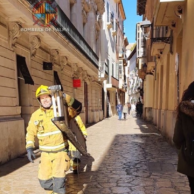 Nueve afectados por un incendio en un edificio en Palma