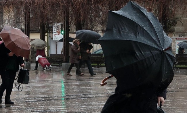 Vox: 'mantener los actos de la revetla con meteorología adversa ha sido una temeridad'