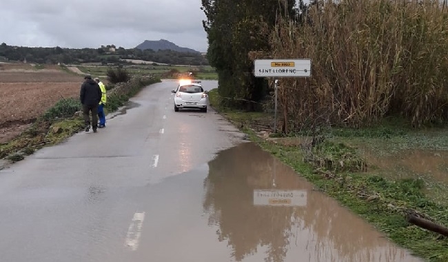 Torrentes desbordados y carreteras cortadas en Mallorca