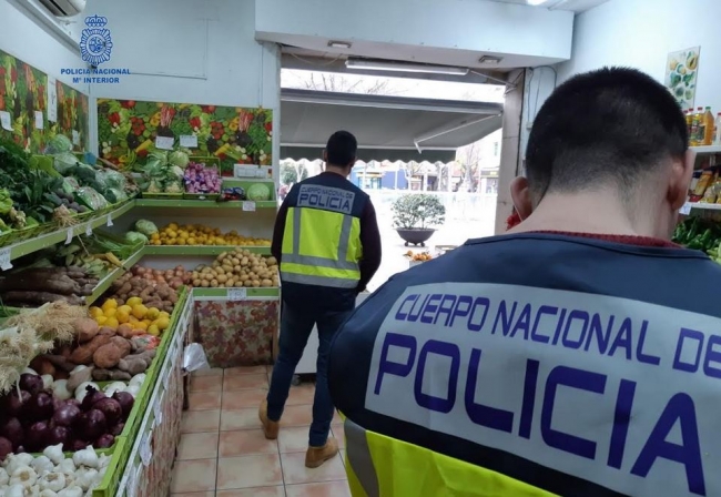 La Policía Nacional ha detenido a un hombre por un delito contra el derecho de los trabajadores 