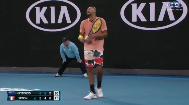 Kyrgios se mofa de Nadal tras recibir una amonestación