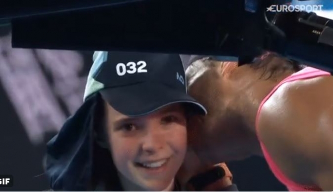 El gesto de Rafa Nadal con una recogepelotas en Melbourne