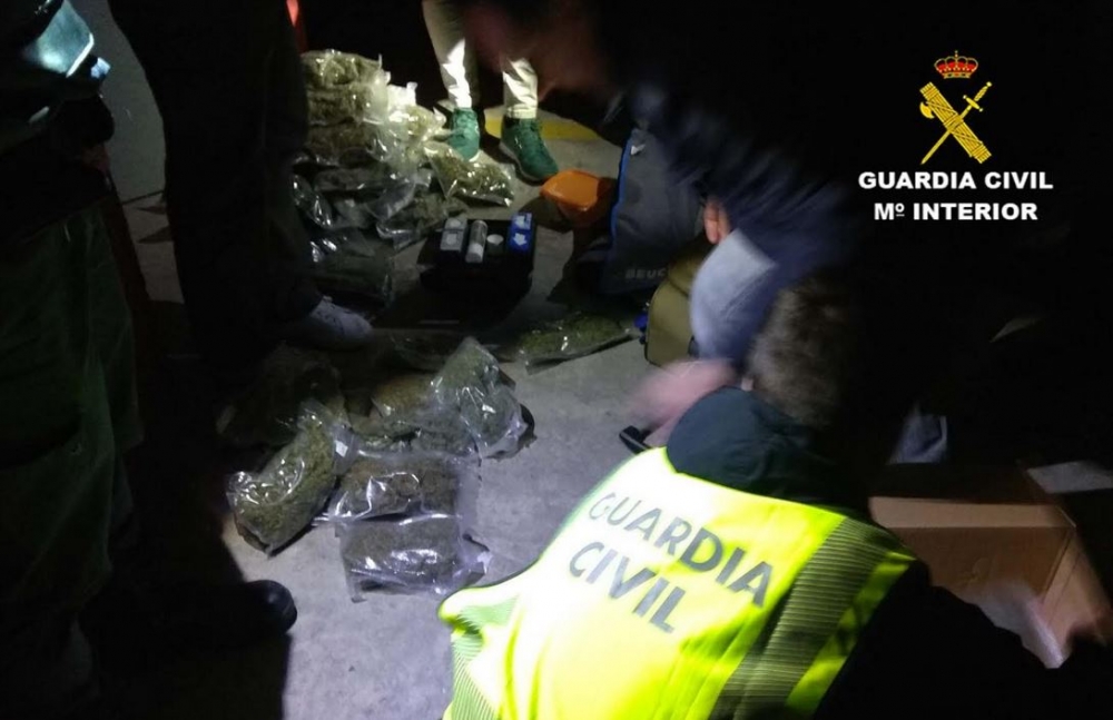 La Guardia Civil desarticula una red dedicada al tráfico de drogas en la isla de Menorca 