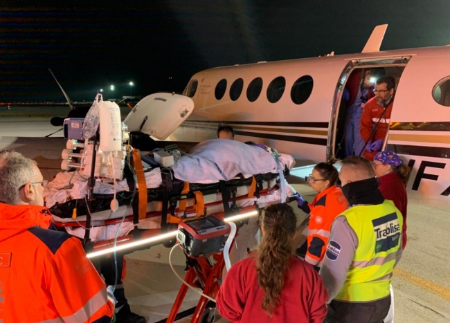 El SAMU 061 coordina el traslado en avión ambulancia de un paciente con oxigenación extracorpórea
