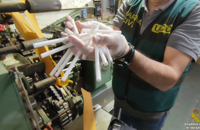 La Guardia Civil desmantela la primera fábrica clandestina de tabaco 'underground' de Europa