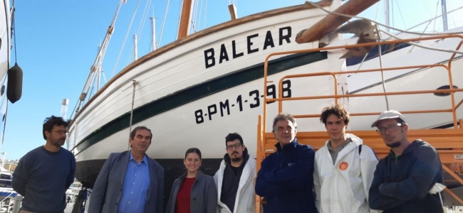 La 'Balear' sale del agua para empezar su mantenimiento anual