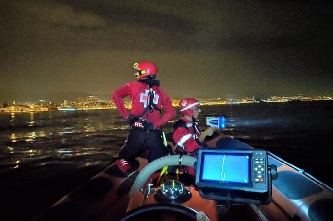 Llega una patera con 16 inmigrantes a Cabrera