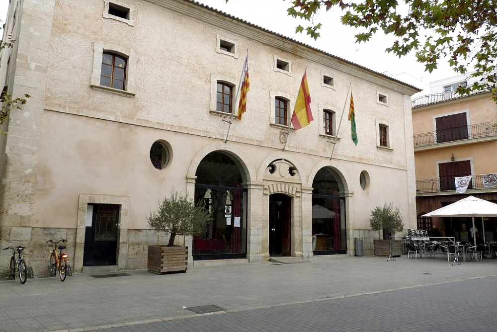 Reclaman al Ayuntamiento de sa Pobla la suspensión de la tasa para las terrazas de bares y restaurantes