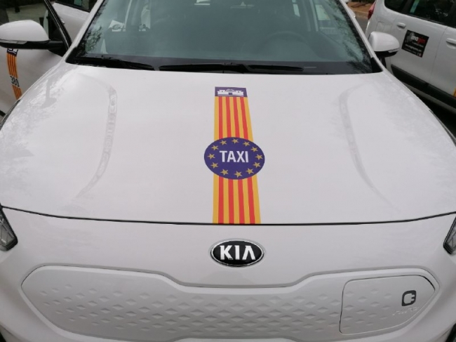 PIMEM apoya el sector del taxi contra la implantación de las plataformas y muestra su rechazo frontal al posicionamiento de la Federación Hotelera