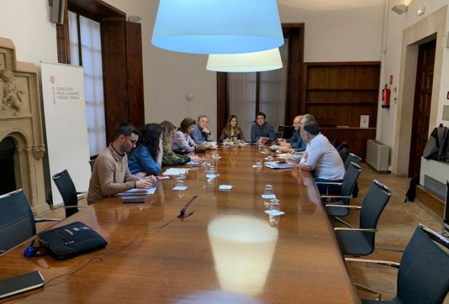 El conseller Negueruela se reúne con agentes económicos y sociales para trasladarles las medidas del Govern