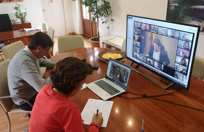 Santiago pide a Iglesias que garantice el material sanitario necesario para los trabajadores