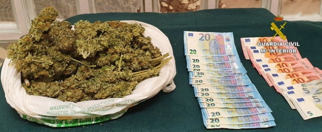 La Guardia Civil detiene a dos hombres por vender marihuana en Marratxí